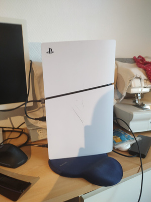 PS5 slim  Digital 1TB 2ohjainta. Käytetty alle 6kk