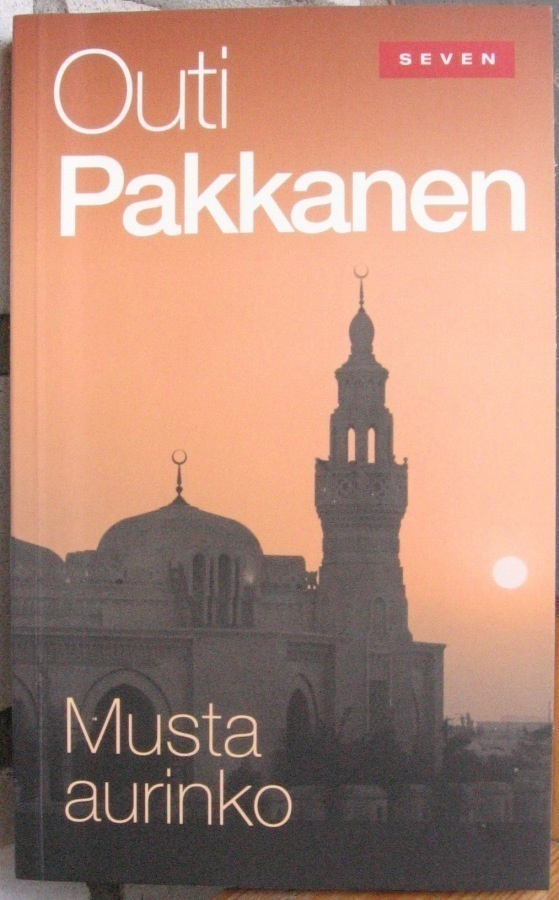 Outi Pakkanen: Musta aurinko, Otava 2011. 240 s.