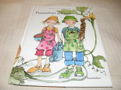 Mörö - Nygård-Niemistö  Jutta ja Julius puutarhan parissa