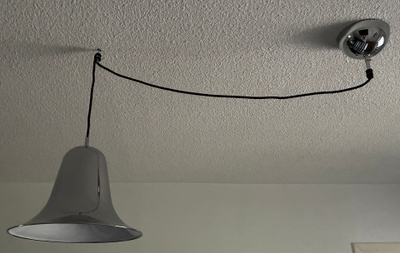 Verner Panton design: iso Pantop- kattovalaisin, väri kromi