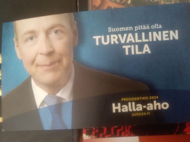 Lulu Ranne. Nimikirjoitus postikortissa.