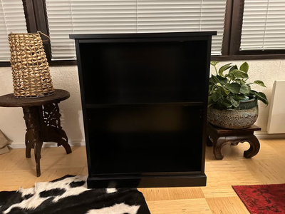 Ikea musta kaappi