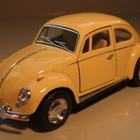 Volkswagen 1200 -67 Keltainen 1:32 - pikkukuva 1
