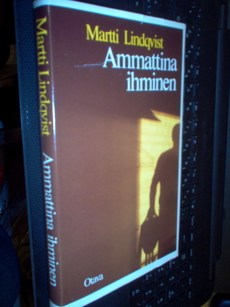 Martti Lindqvist AMMATTINA IHMINEN (4 p. 1989 ) Sis.pk:t
