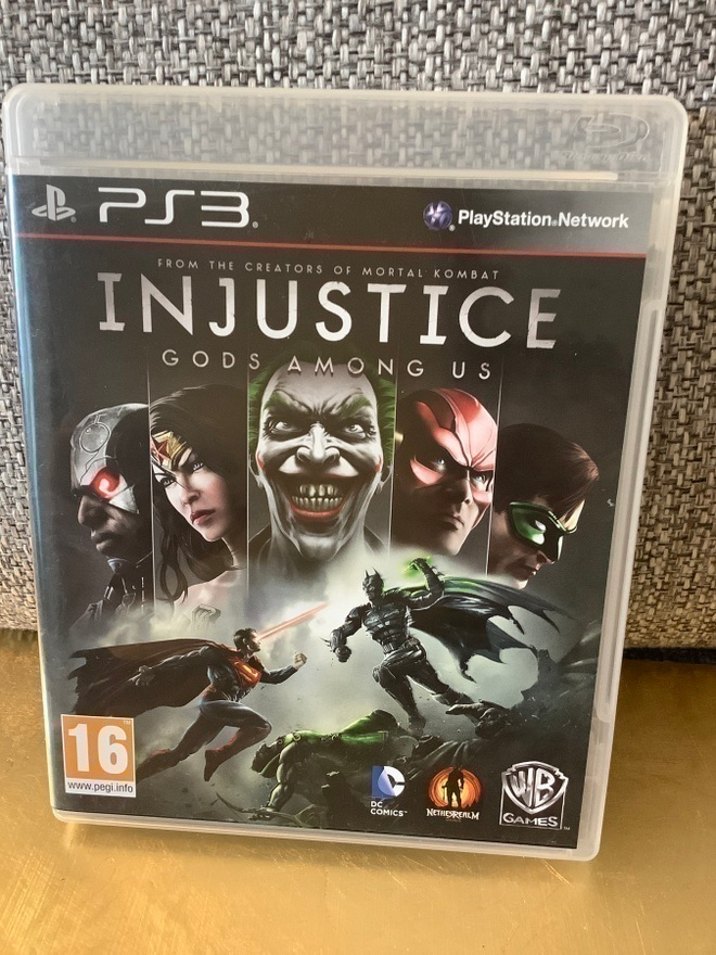 INJUSTICE - GODS AMONG US