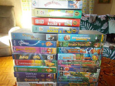 24 LASTEN  VHS VIDEOTA DISNEY, YLE, YM