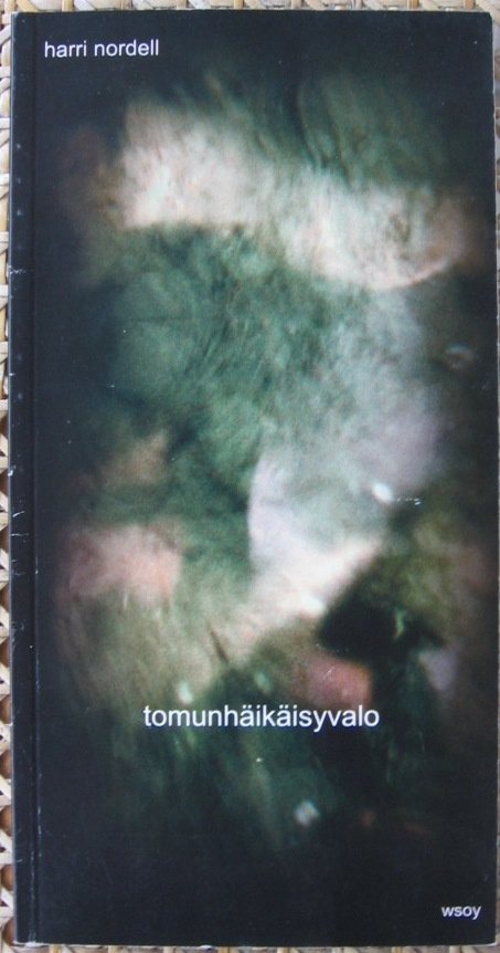 Harri Nordell: Tomunhäikäisyvalo, Wsoy 2000. 68 s.