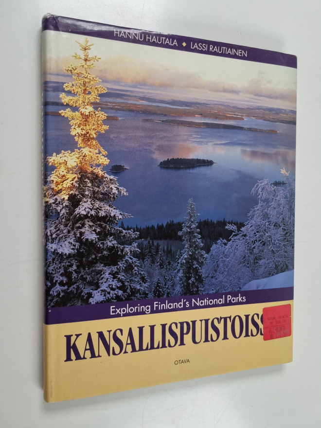 Hannu Hautala ym. : Kansallispuistoissa = Exploring Finla...