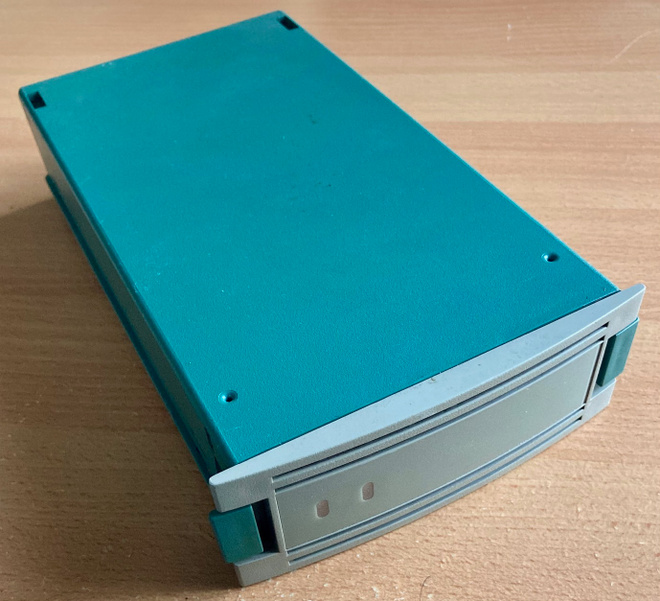 DEC Digital StorageWorks 350 kiintolevykelkka SCSI 50-pin