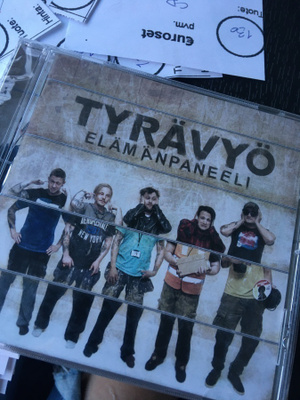 Tyrävyö - elämänpaneeli CD muoveissa