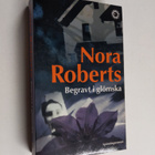 Nora Roberts : Begravt i glömska - pikkukuva 1