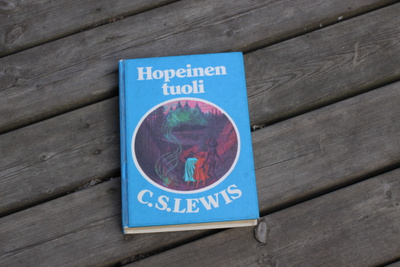 C. S. Lewis Hopeinen tuoli D4