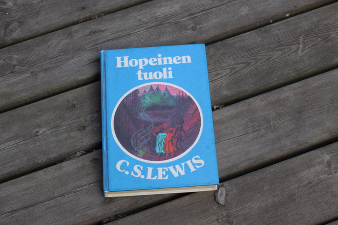 C. S. Lewis Hopeinen tuoli  D4