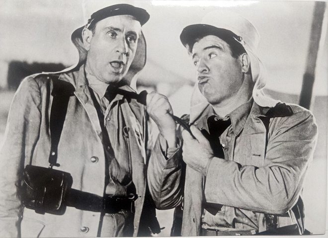 Pressikuva: Abbott ja Costello muukalaislegioonassa