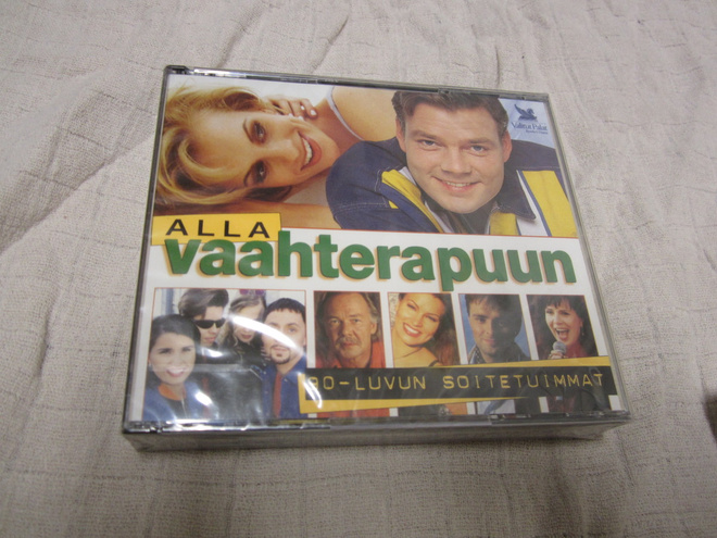 Alla vaahterapuun, 90-luvun soitetuimmat (4 CD AVAAMATON )