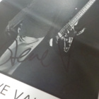 STEVE VAI B/W KUVA ITSE MESTARIN NIMMARILLA - pikkukuva 2