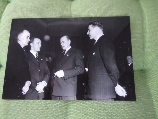 Mannerheim ristin Ritareita kuvassa neljä