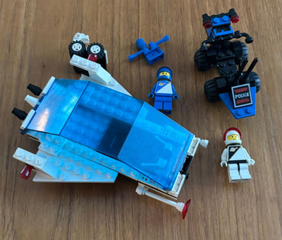 Lego 6884 Aero-Module ja 6831 Message Decoder
