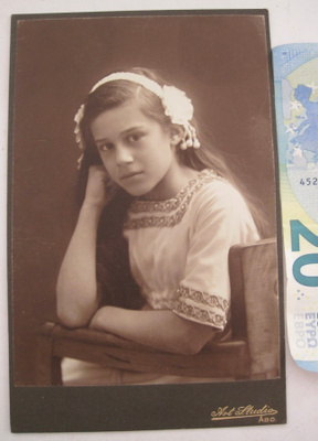 VANHA Kabinetti Valokuva Tyttö KIVA Asu Turku 1900-l