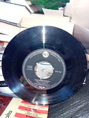 7" single Vieno Kekkonen  : Kuutamolla kahden ( SIS POSTIKUL