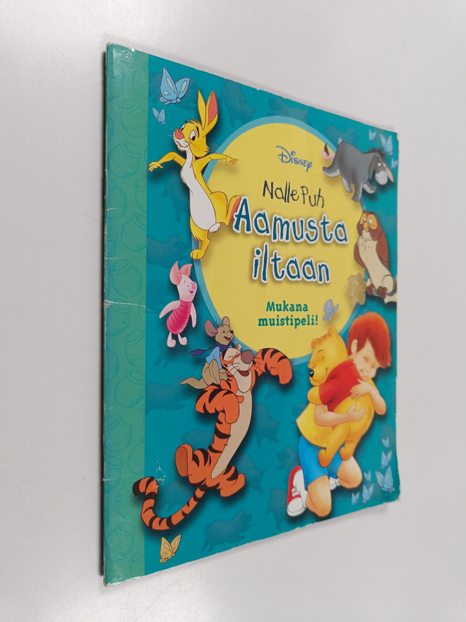 A. A. Milne ym. : Aamusta iltaan