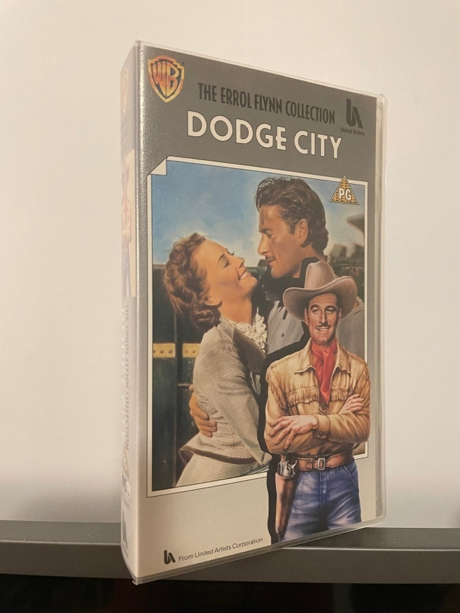 DODGE CITY  Errol Flynn  VHS