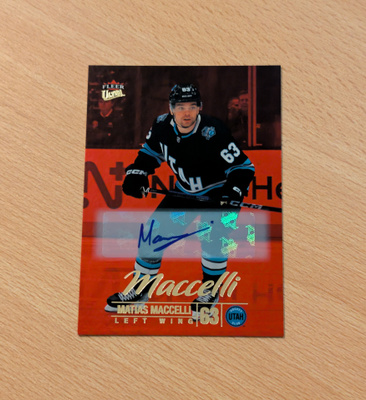 2024-25 Fleer Ultra Matias Maccelli Red Rainbow Auto /25