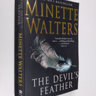 Minette Walters : The Devil's Feather - pikkukuva 1