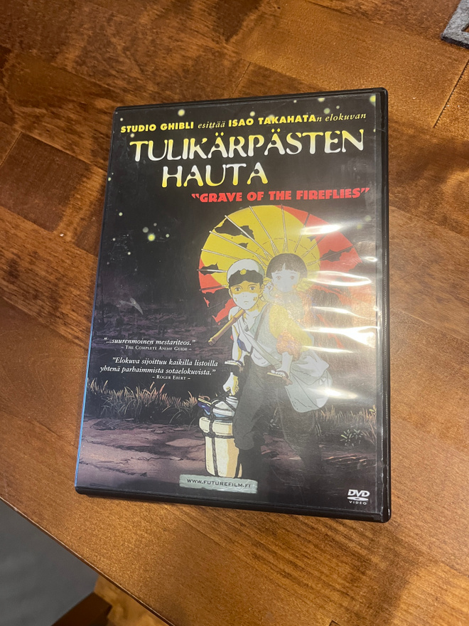 Tulikärpästen hauta DVD