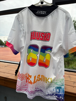 Puna-Mustat game worn Pride pelipaita #86 Kalle-Tapio Huusko
