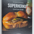 Sari Spåra : Familia makua maailmalta : Superherkut : syn... - pikkukuva 1