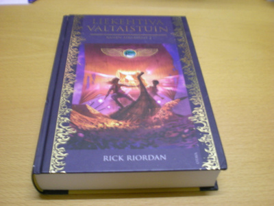 Rick Riordan: Liekehtivä valtaistuin - Kanen aikakirjat