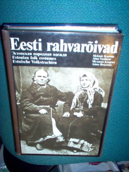 Kaarma : Estonian folk costumes ( 1 p. 1981 )