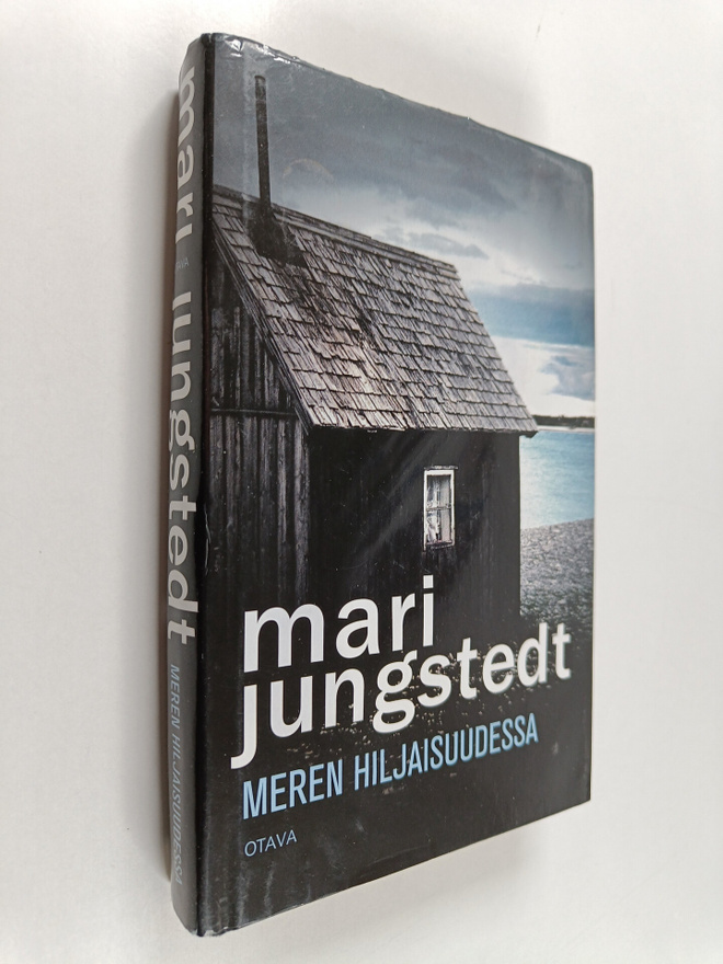 Mari Jungstedt : Meren hiljaisuudessa