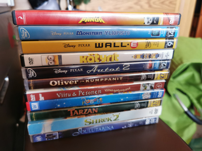 Lasten dvd:tä pino