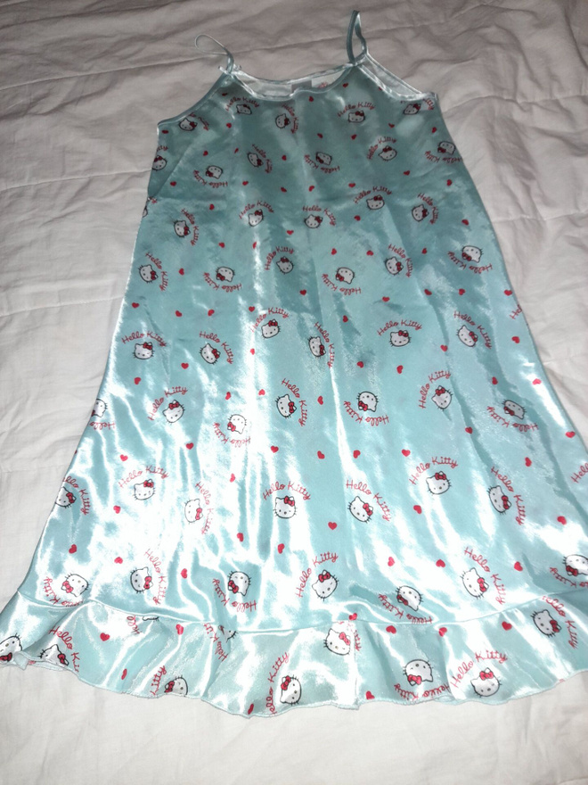 Hello Kitty satiini yöpaita 146/152cm