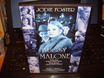 DVD : Bugsy Malone ( Ohj. Alan Parker ) Sis. postikulun