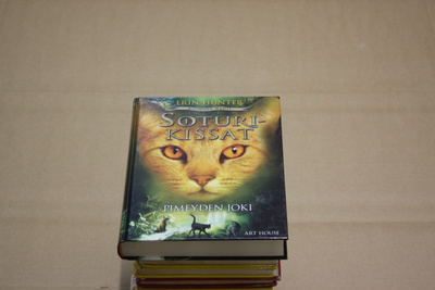 Erin Hunter Soturikissat PIMEYDEN JOKI (kovakantinen) A1
