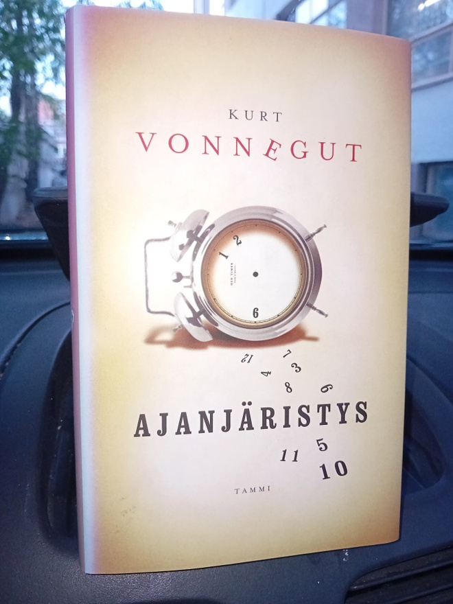 Kurt Vonnegut  : Ajanjäristys  ( SIS POSTIKULU  )