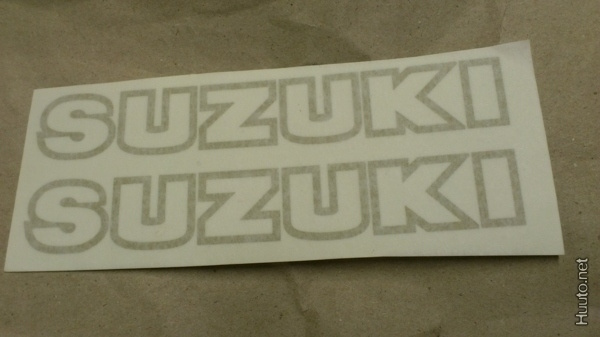 Suzuki EPO / PV vm.79 alk. tankintarroihin kultaiset tekstit