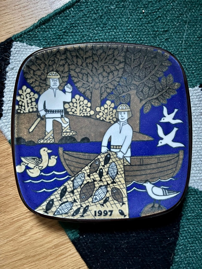 Arabia Kalevala 1997 vuosilautanen d. Raija Uosikkinen