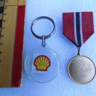 Shell avaimenperä + esso mitali huoltoasema vintage - pikkukuva 1