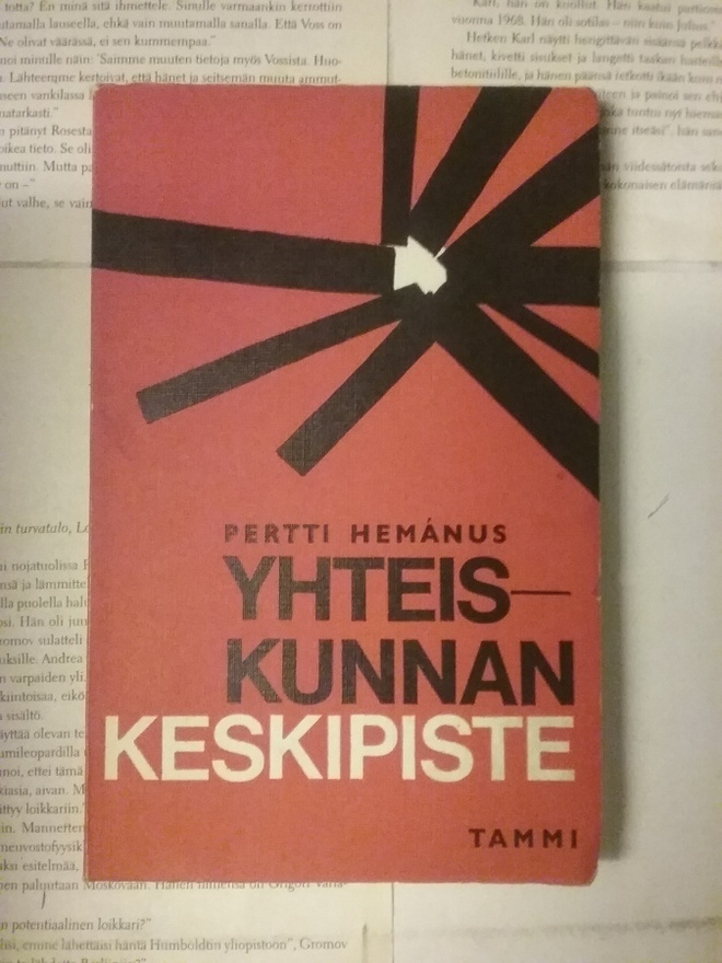 Pertti Hemanus - Yhteiskunnan keskipiste (nid.)