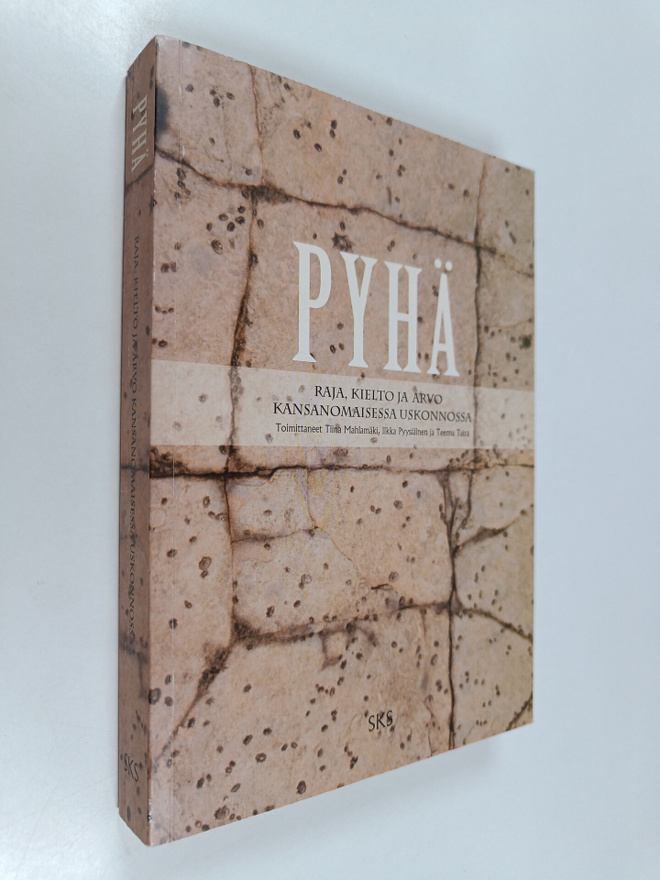 Pyhä : raja, kielto ja arvo kansanomaisessa uskonnossa