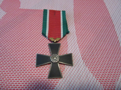 Sotarautateitten muistoristi