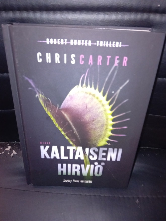 Chris Carter : Kaltaiseni hirviö ( SIS POSTIKULU  )
