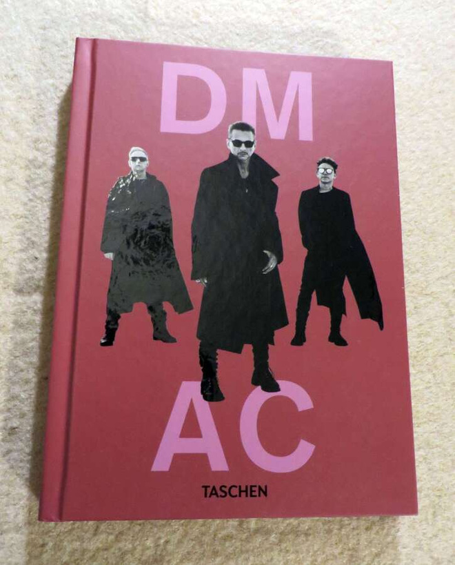 DEPECHE MODE by ANTON CORBIJN kirja. Kovak. 192s.