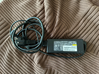 Fujitsu 90w laturi (A13-090P1A)