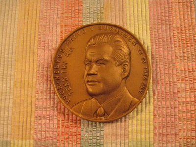 Vuorineuvos Paavo V.Suominen 12.02.1985 65 V mitali.