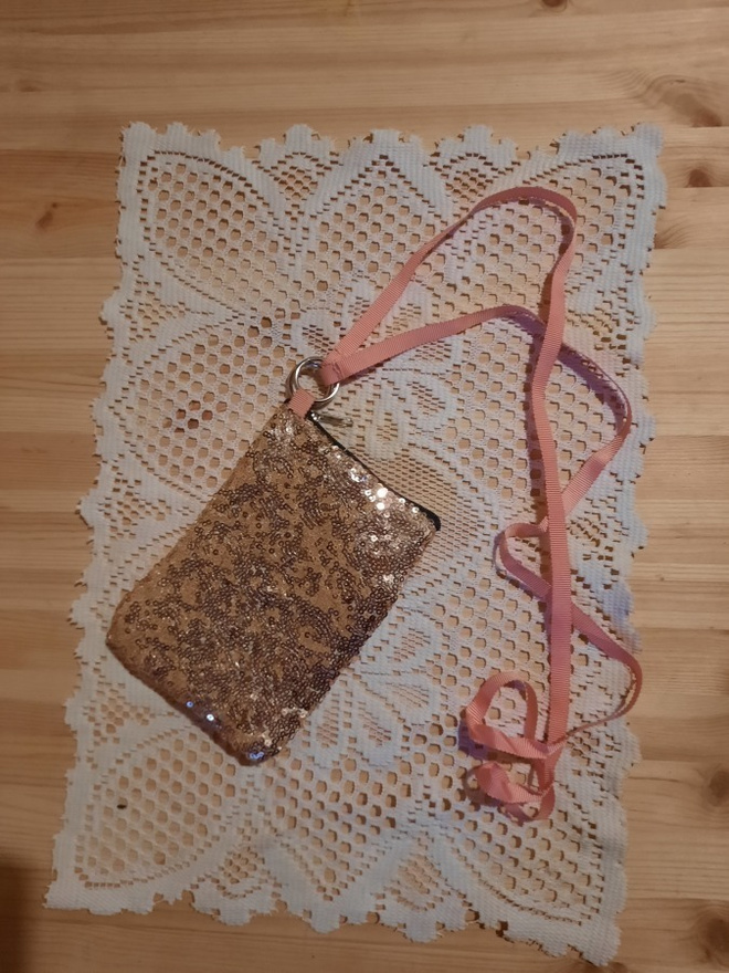 Kulta paljetti puhelinpussi